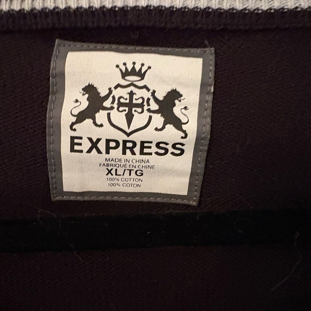 Express Men's V-Neck Black Sweater Lion Logo- 100% Cotton -Sz 2XL - Picture 4 of 8